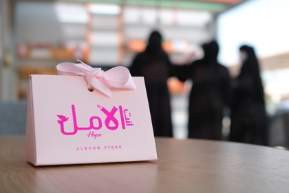 أكتوبر الوردي